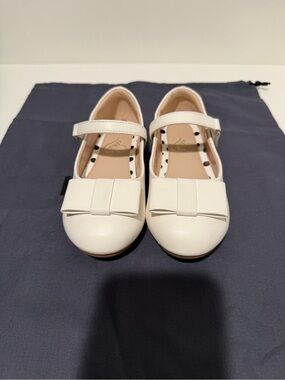 Girls White Mary Jane Dress Shoes with Bow Accent